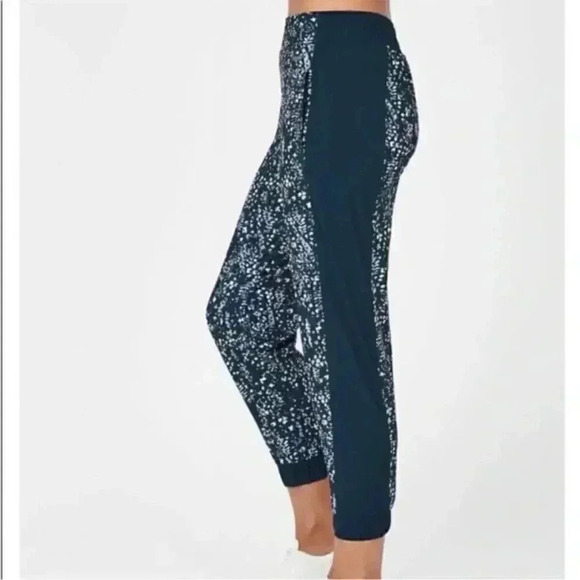 Sweaty Betty London Women's S Mellow Printed 7/8 Trousers Beetle Blue Stay Wild - Picture 4 of 11